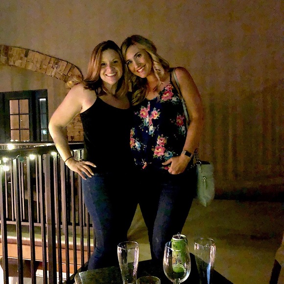 ❗️Last 1 L (runs big)Flirty blue floral flirty top - Picture 4 of 4